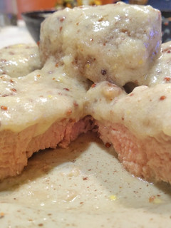 Una foto de Solomillo de cerdo con salsa bechamel a la mostaza