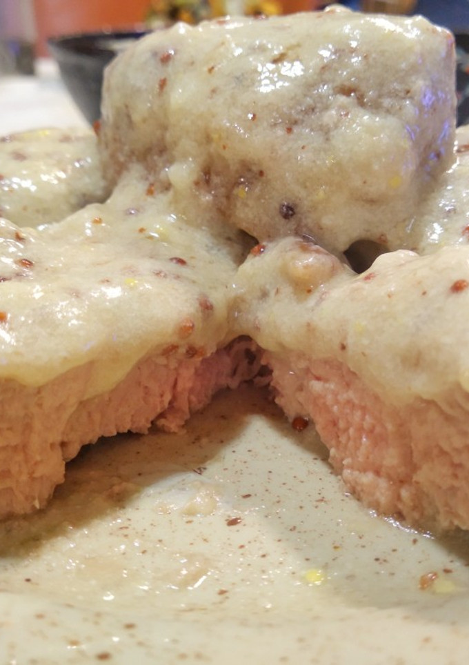 Una foto de Solomillo de cerdo con salsa bechamel a la mostaza