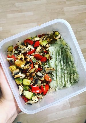 Una foto de Brocheta de tofu + puré de papa VEGANOS 🌱❤️