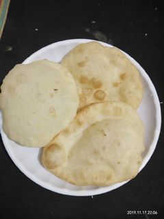 लुची (Luchi recipe in hindi) रेसिपी मुख्य फोटो