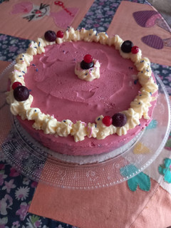 Foto principal de Tarta de mousse de frutos rojos (sin horno)