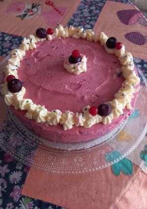 Una foto de Tarta de mousse de frutos rojos (sin horno)