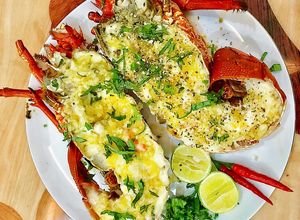 Hình của món Tôm hùm nướng phô-mai-bơ-tỏi 🦐.
