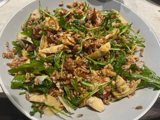 Farro salad with artichoke and sun-dried tomatoes