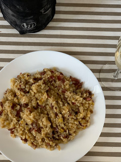 Una foto de Arroz integral con jamón ibérico y foie