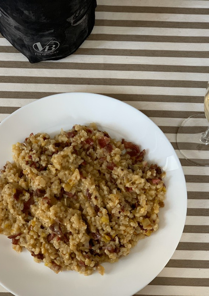 Una foto de Arroz integral con jamón ibérico y foie