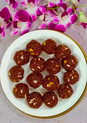 A picture of Garden Cress Seeds Laddoo.