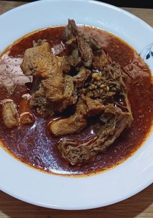 A picture of Kanduri chicken gravy.
