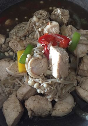 รูปของ อกไก่ผัดเห็ดเข็มทอง