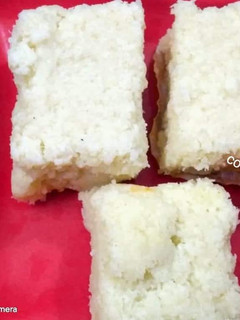 ताजे नारियल की बर्फी (Taaze nariyal ki barfi recipe in Hindi) रेसिपी मुख्य फोटो