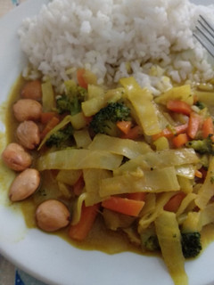 Una foto de Verduras al curry vegano