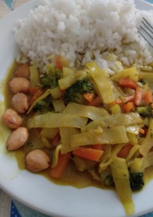 Una foto de Verduras al curry vegano