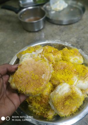 A picture of Kutchi Dabeli.