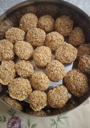 રાજગરા ના લાડુ (Rajgira Ladoo Recipe In Gujarati) રેસીપી મુખ્ય ફોટો