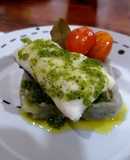 Timbal de batata, bacalao y mojo verde