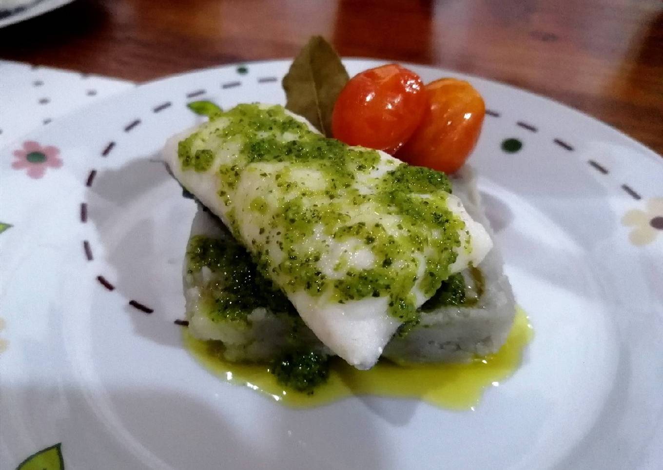 Timbal de batata, bacalao y mojo verde