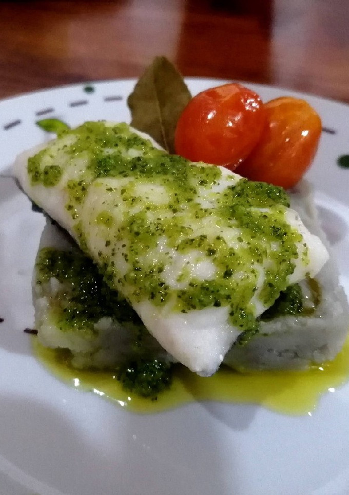 Una foto de Timbal de batata, bacalao y mojo verde
