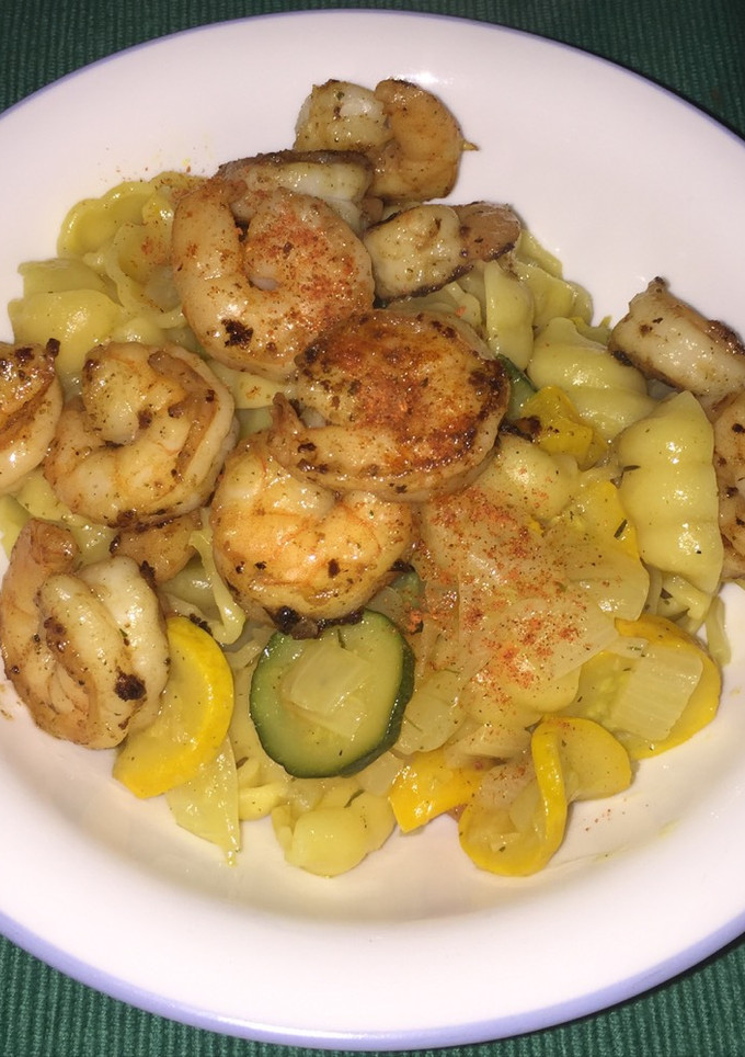 Una foto de Gnocchis con Zuccini y Camarón