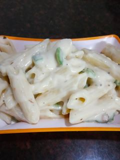 व्हाइट सॉस पास्ता (White sauce pasta recipe in Hindi) रेसिपी मुख्य फोटो