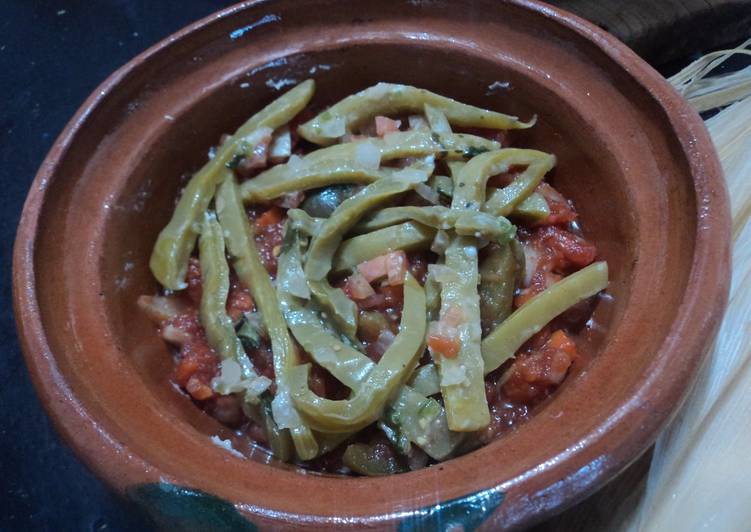 Cazuelitas para pastorela de tamal con  nopales y salsa mexicana o pico de gallo el Pirul