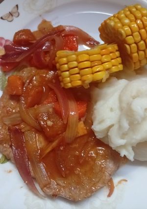 Una foto de Verduras de estación con cerdo al vino y salsa de soja