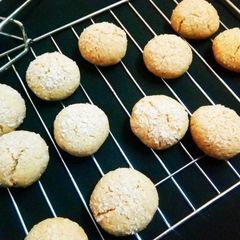 A picture of Coconut cookies.
