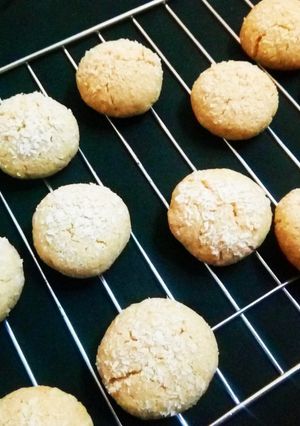 A picture of Coconut cookies.