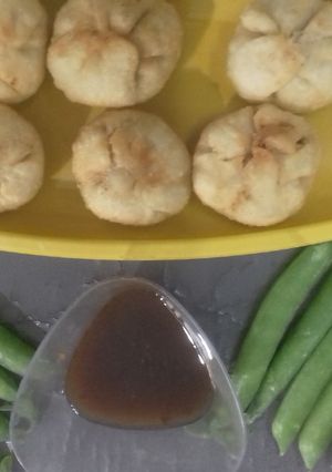 A picture of Peas stuffed kachauri.