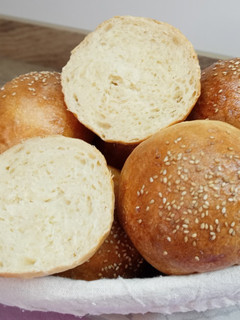 Una foto de Pan de hamburguesa con yogur