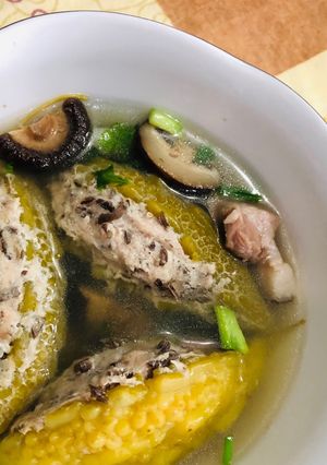Hình của món Canh khổ qua dồn thịt.