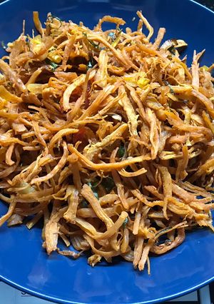 Hình của món Khô gà lá chanh bằng lò nướng.