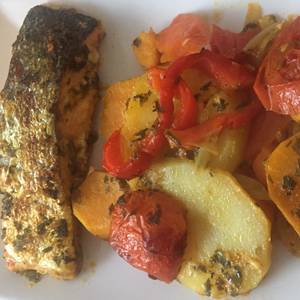 Salmón con boniatos, patatas y zanahorias