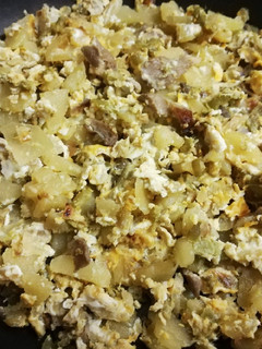 Una foto de Revuelto de patatas, espárragos y setas ostra 🥔🍄