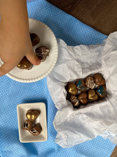 Una foto de Chocolates de corazón rellenos