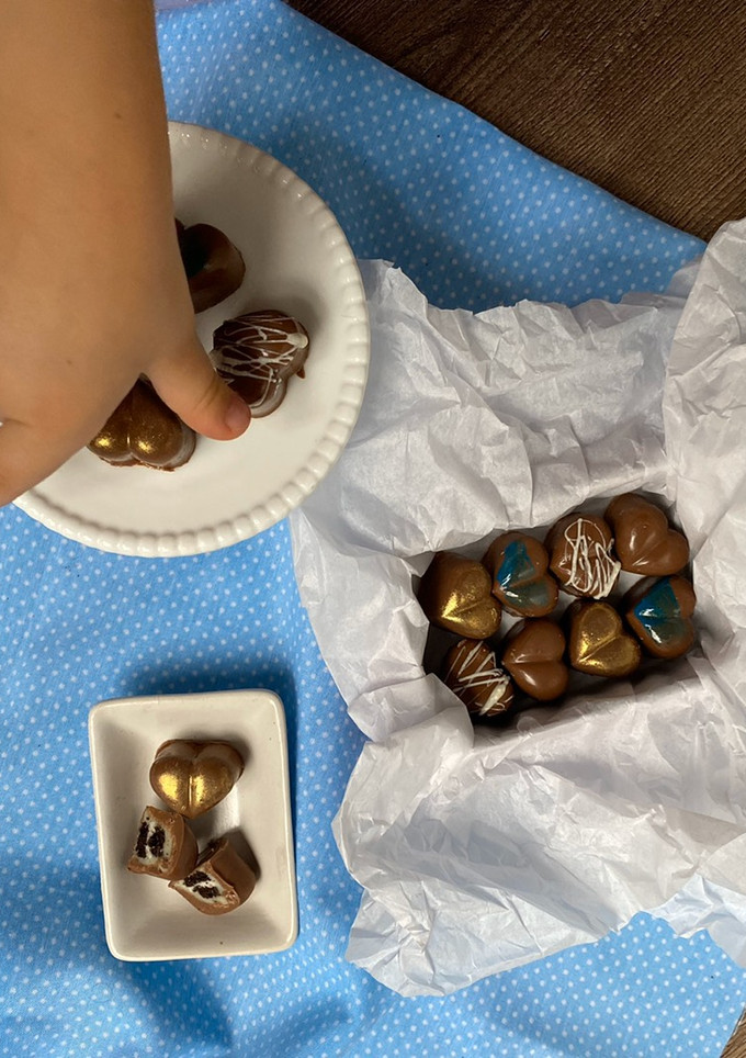 Una foto de Chocolates de corazón rellenos