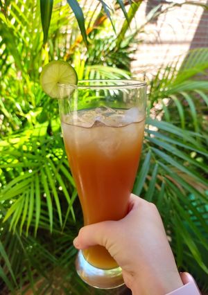 Una foto de Agua de panela con limón 🍋