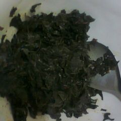 A picture of Cooked kunde. (cowpeas leaves).