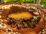 Corte de carne en salsa de durazno y chile morita