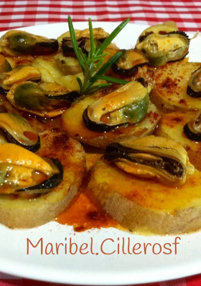 Una foto de Patatas a la gallega con mejillones, al microondas