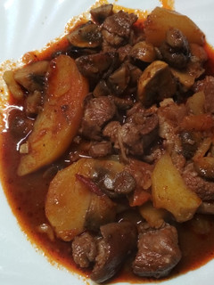 Csülök pörkölt gombával és burgonyával recept fotója