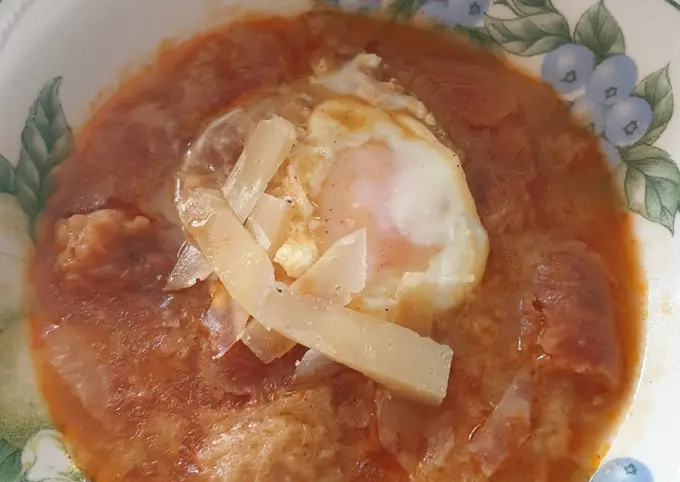Cómo Preparar  Sopa de ajo con huevo y queso de oveja