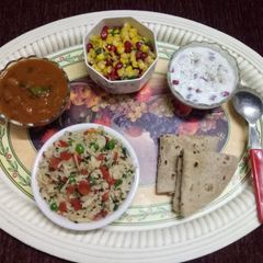 A picture of Methi, mutter & carrots pulav (in proper lunch thali).