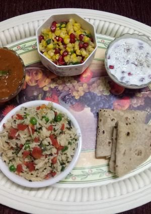 A picture of Methi, mutter & carrots pulav (in proper lunch thali).
