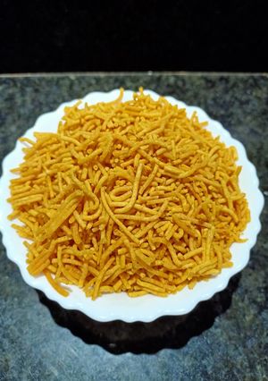 A picture of Garlic sev.