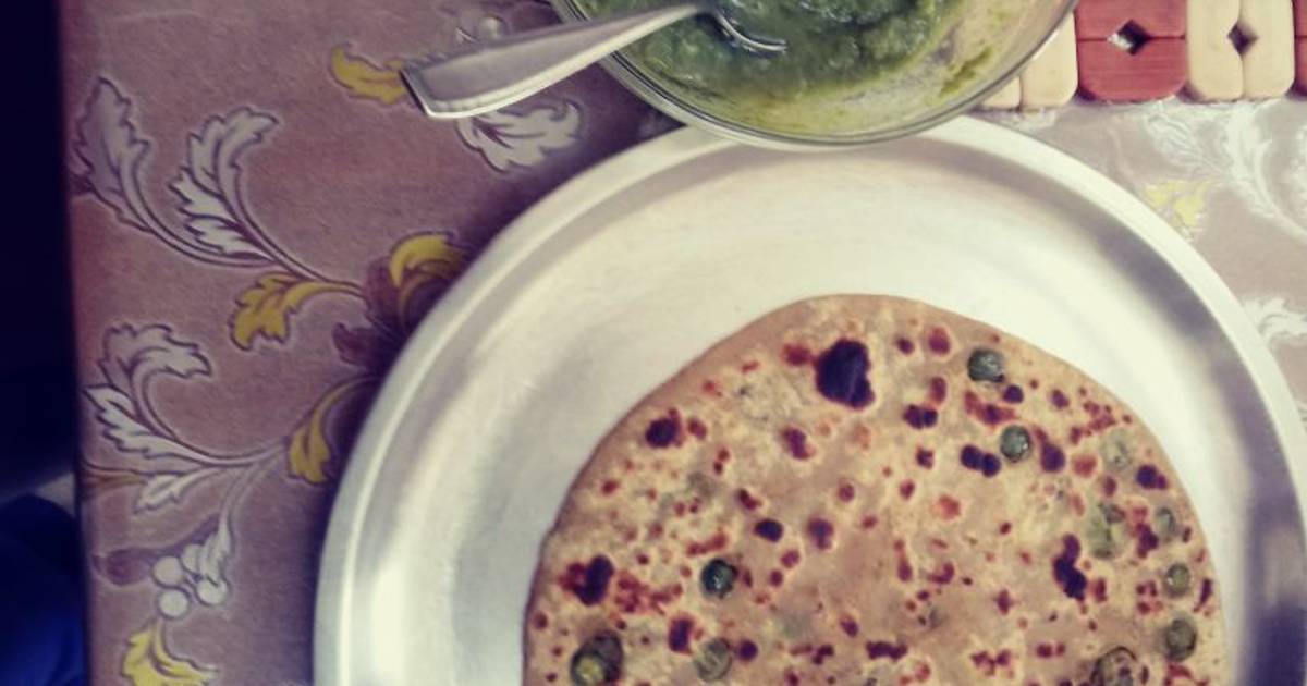 Hari matar ka paratha with Hari dhaniya ki chutney Recipe by Rishi