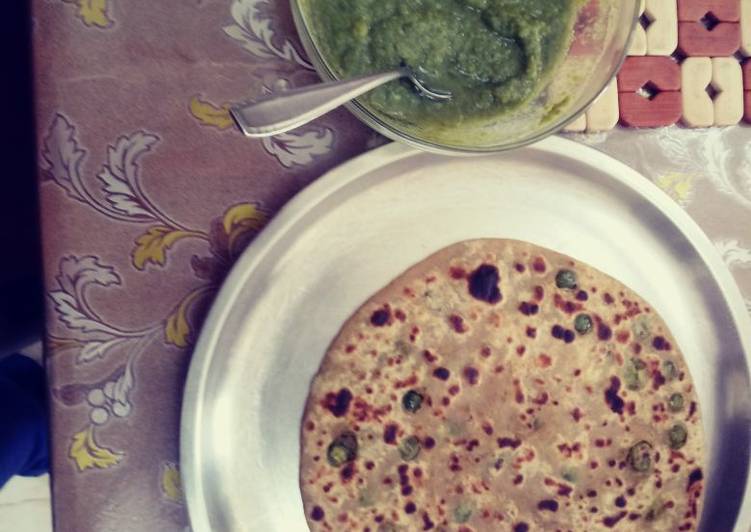 Recipe of Homemade Hari matar ka paratha with Hari dhaniya ki chutney