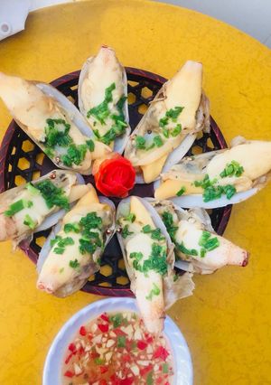 Hình của món Tu hài nướng mỡ hành.