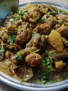 सोयाबड़ी,आलू बैंगन की सब्जी(soya badi,aloo baingan ki sabzi recipe in hindi) रेसिपी मुख्य फोटो