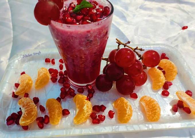 Pomegranate RedGrapes Chia smoothie