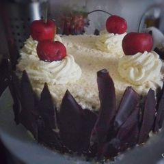 A picture of Black Forest Cake.